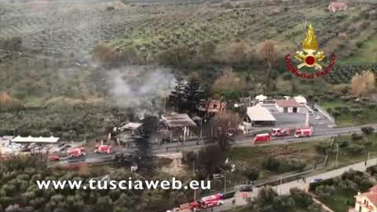 Esplode autocisterna, inferno sulla Salaria