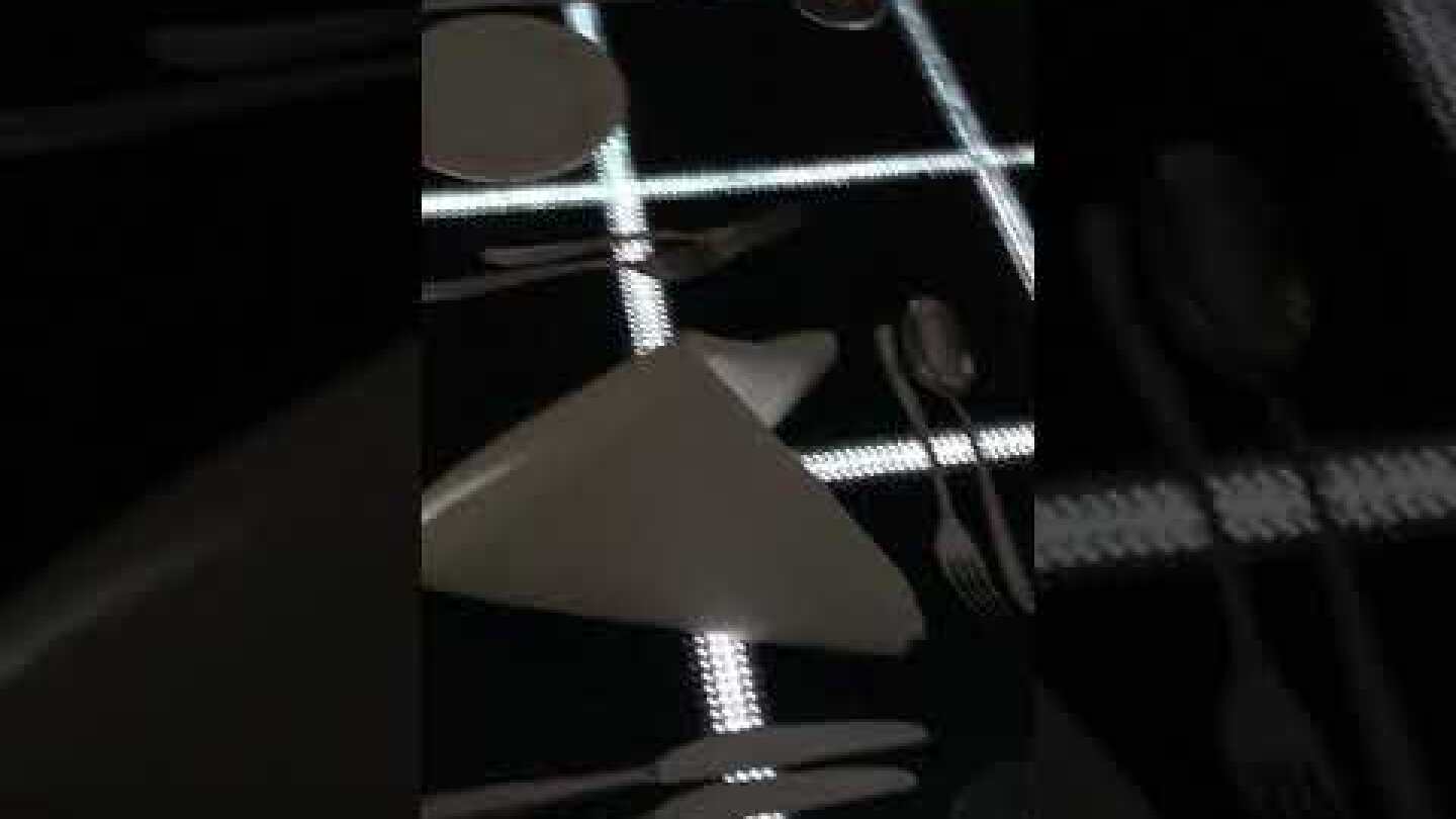 Το Hilton φωτισμένο αλλιώς