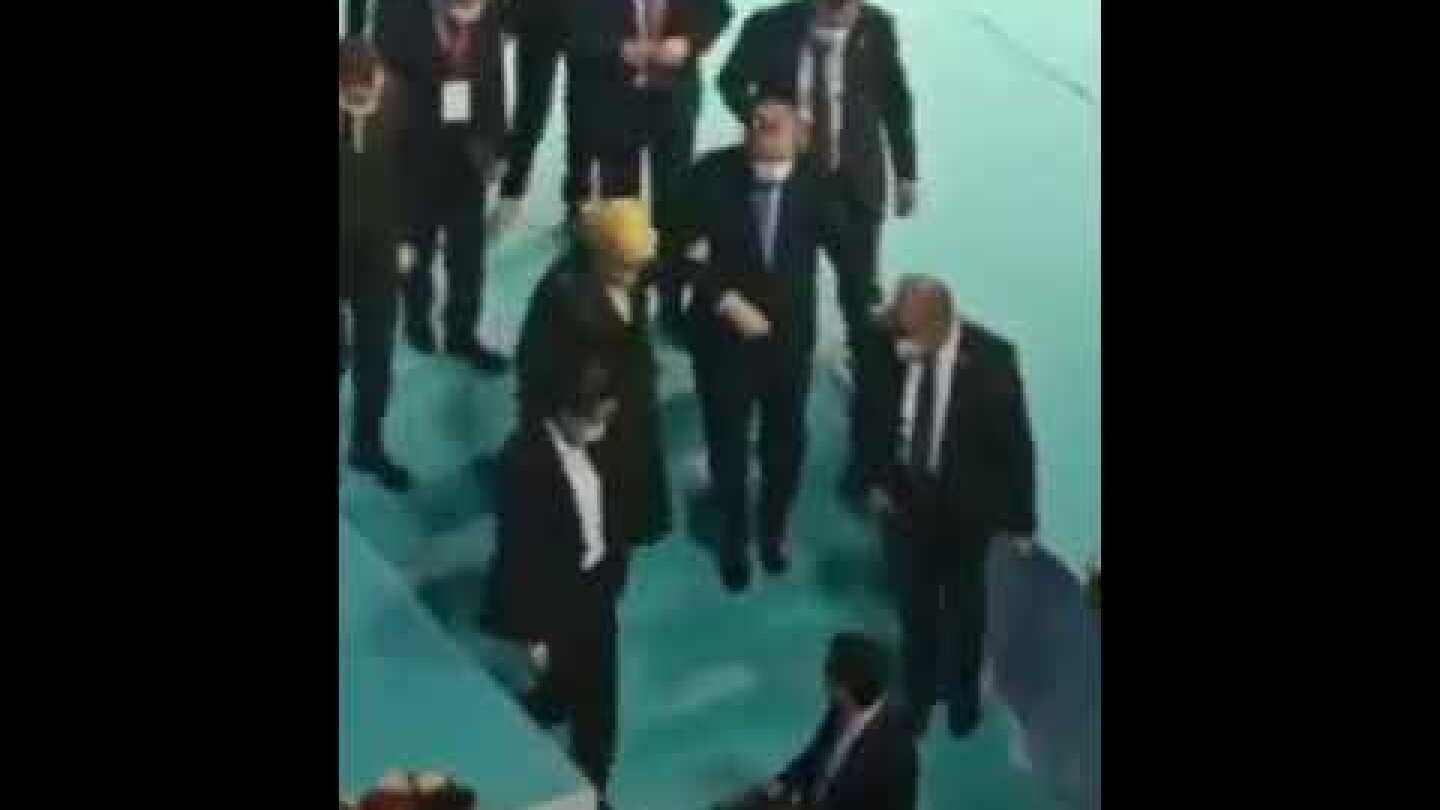 ERDOĞAN'IN MERDİVENDEN İNİŞ VİDEOSU GÜNDEM OLDU. Destek alarak yürümesi sağlığını sorgulattı #gündem