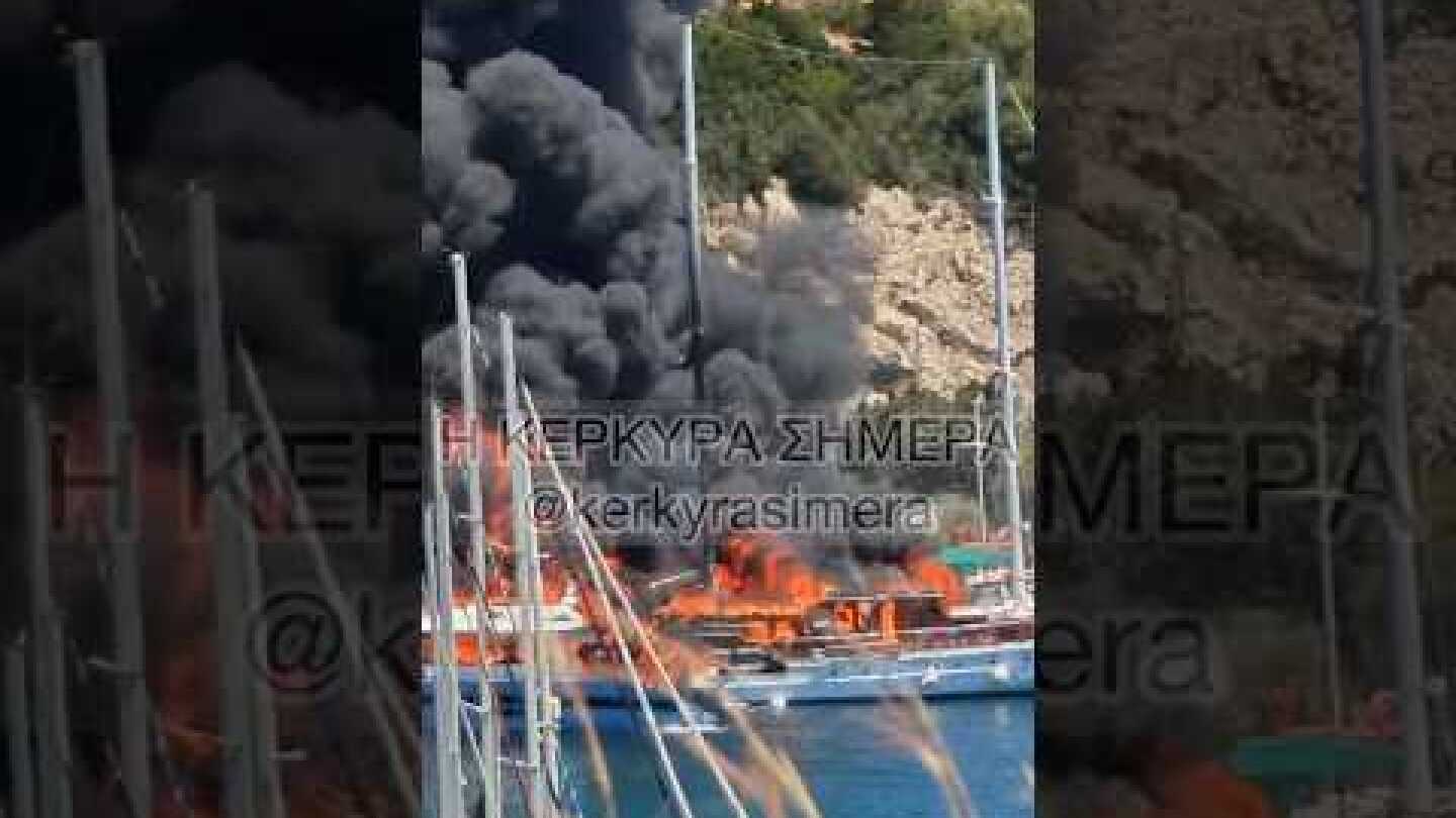 Φωτιά σε ημερόπλοια στους Παξούς