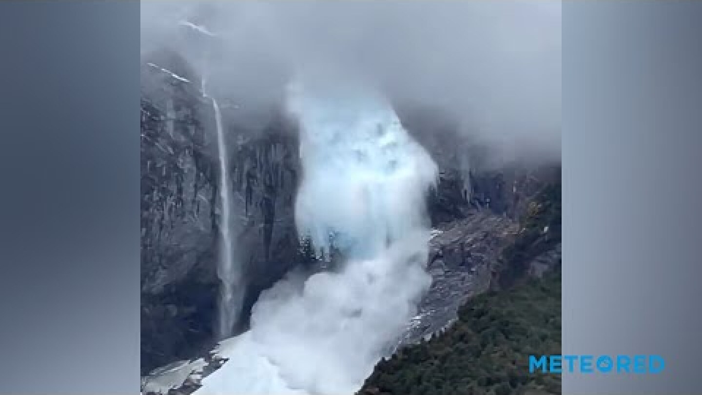 Large landslide in the Queulat Hanging Glacier, Chile