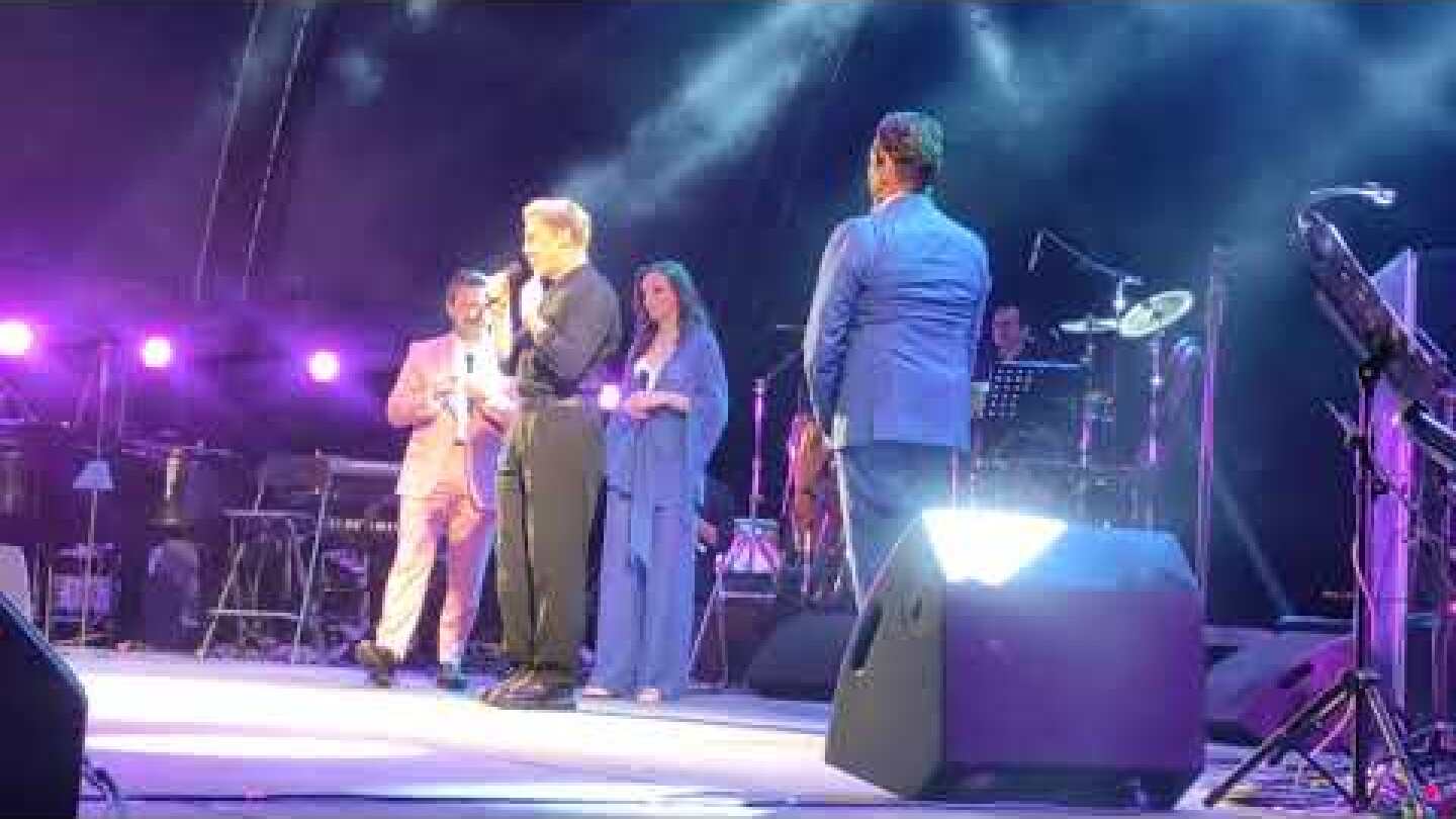 Ο Ζαχαράτος στο Faliro Summer Theater – Tι είπε για το σατιρικό βίντεο με την Τσαπανίδου