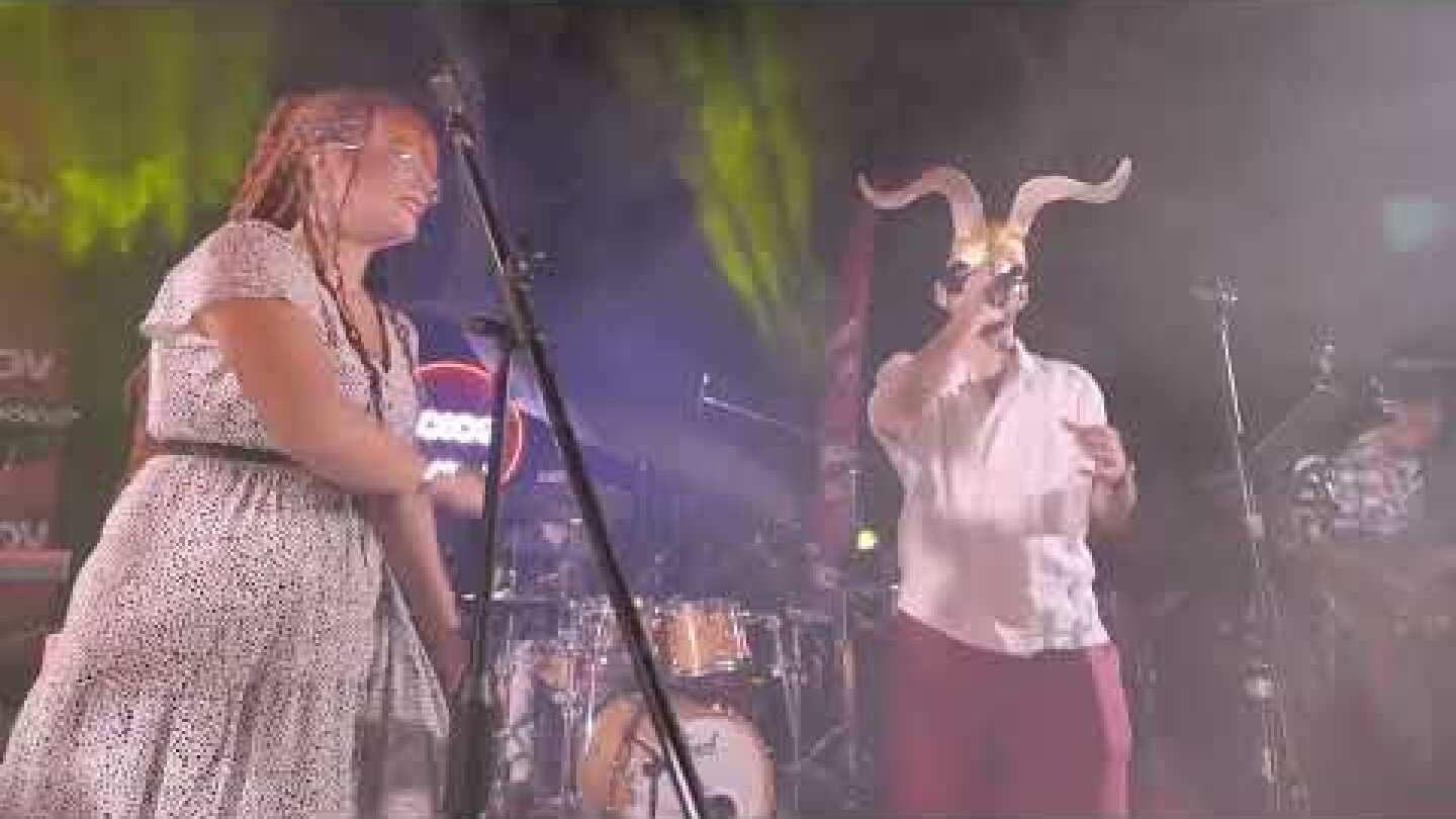 VOICE 102,5 - Πλατεία Δεξαμενής -1 χρόνος "Το Μπαλκόνι του Papazό "