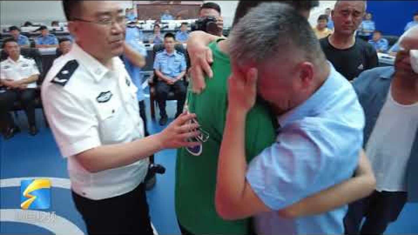 A farmer of Shandong province, East China, found his lost son finally after 24-year search.