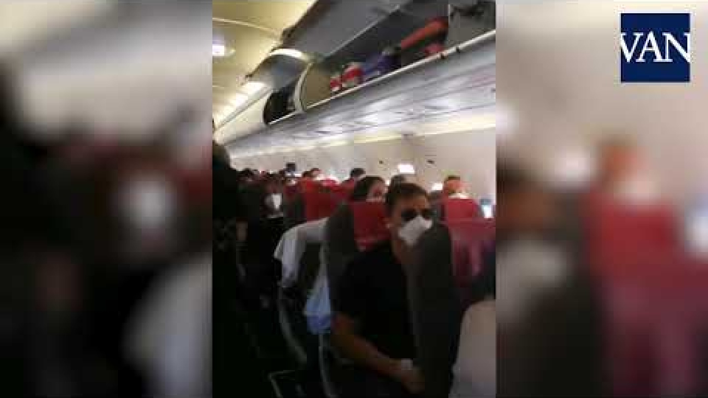 Un avión de Iberia viaja lleno y sin distancias de seguridad
