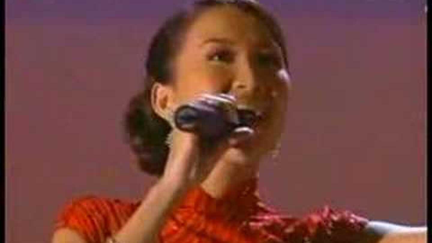 sexy COCO Lee  performed in Oscar in 2001