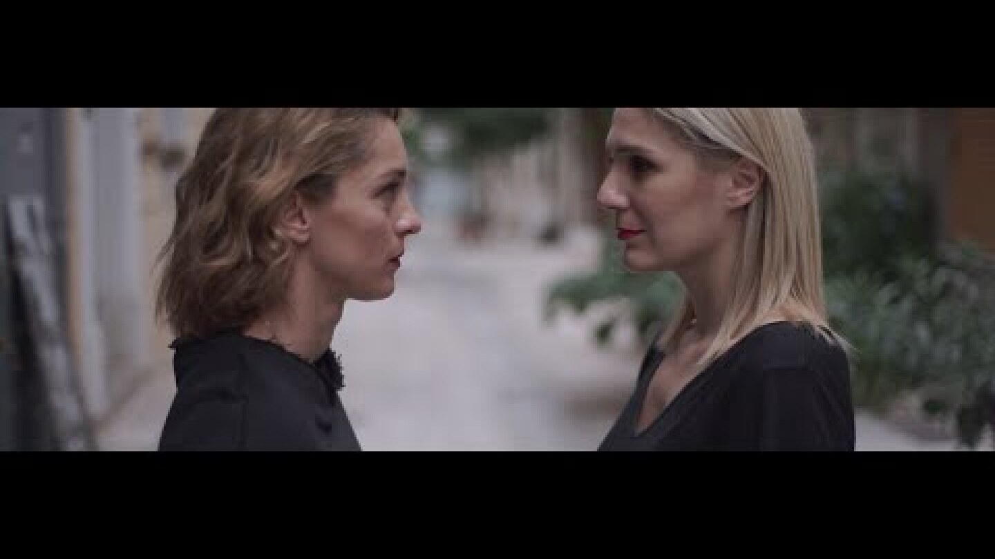 Βίκυ Καρατζόγλου - Γιατί - Official Video Clip