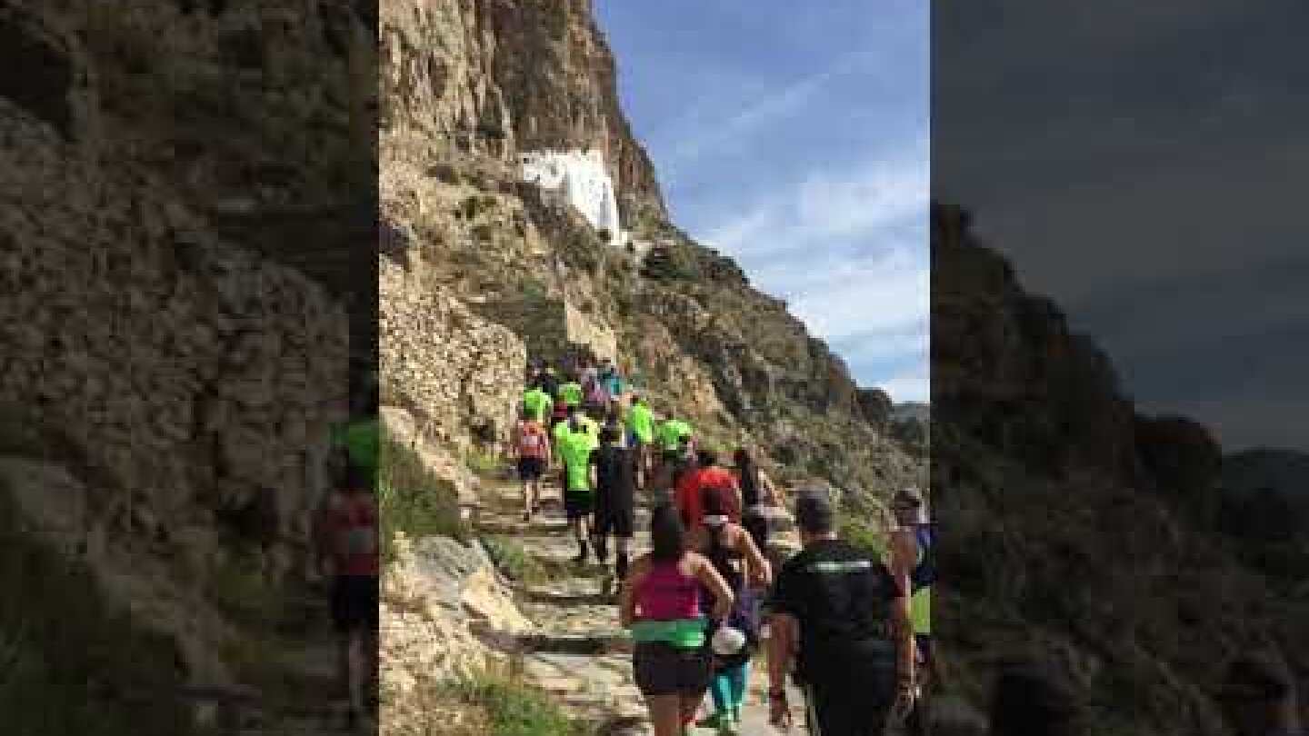 Amorgos Trail Challenge: Η εκκίνηση των 19 χλμ στη Μονή της Παναγίας της Χοζοβιώτισσας
