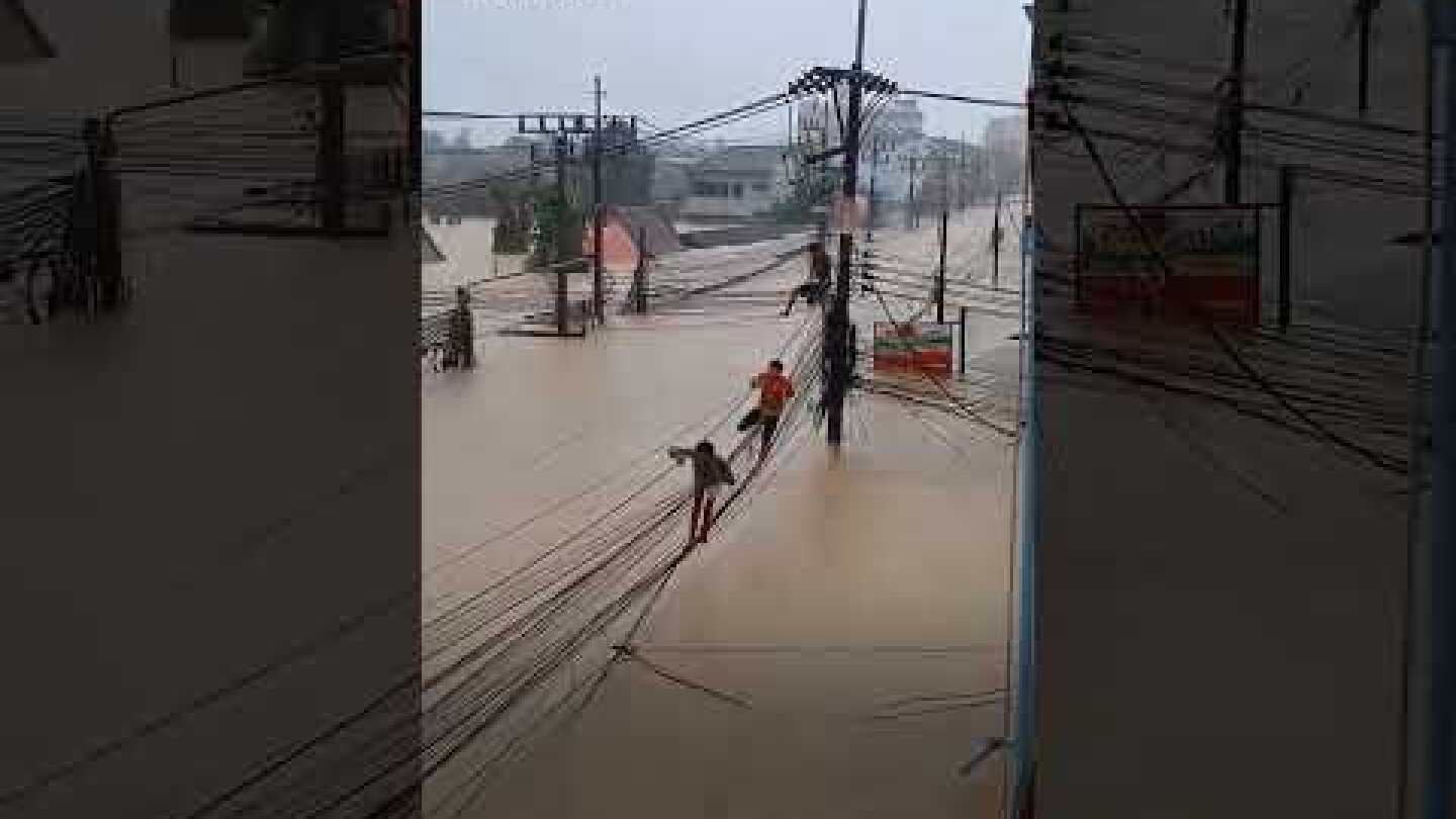 Thailand floods trap nearly 2 million residents and tourists