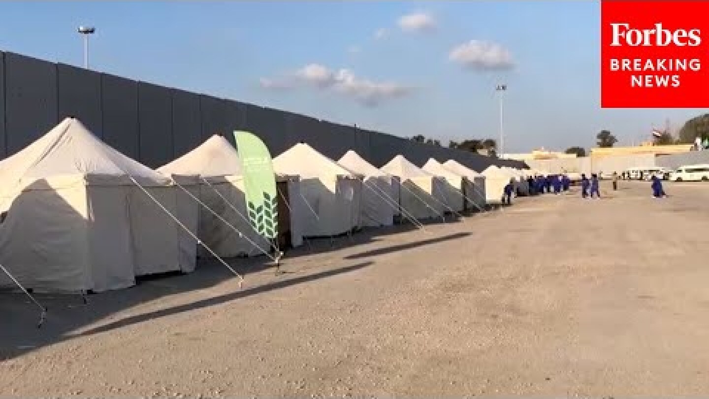 Egyptian Workers Visit Rafah Border Crossing With Humanitarian Aid