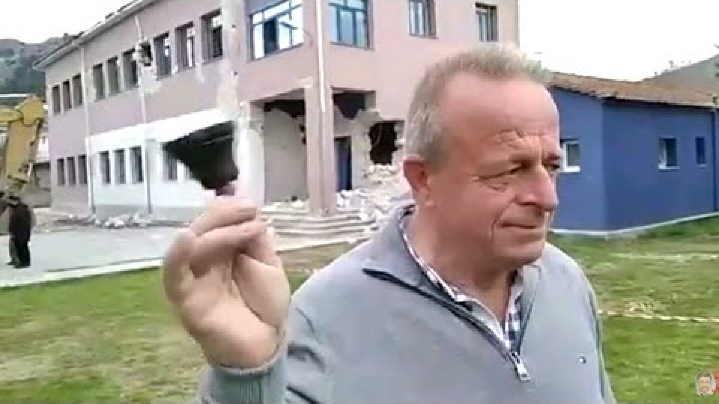 Δαμάσι-Βούρκωσαν κι οι πέτρες στο τελευταίο κουδούνι. Η κατεδάφιση του πληγωμένου Δημοτικού Σχολείου