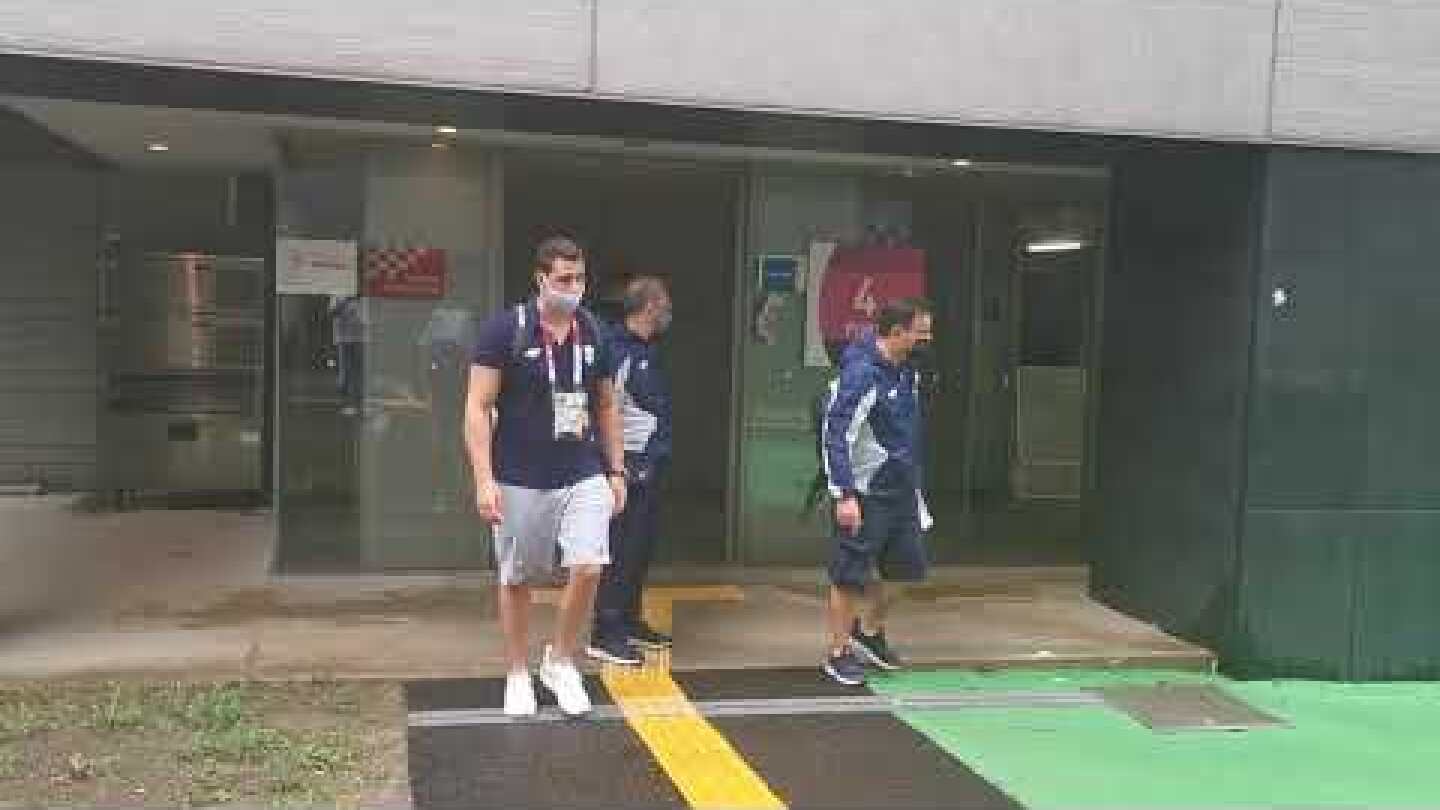 H Εθνική ομάδα πόλο αναχωρεί από το Ολυμπιακό Χωριό για τον τελικό των Ολυμπιακών Αγώνων