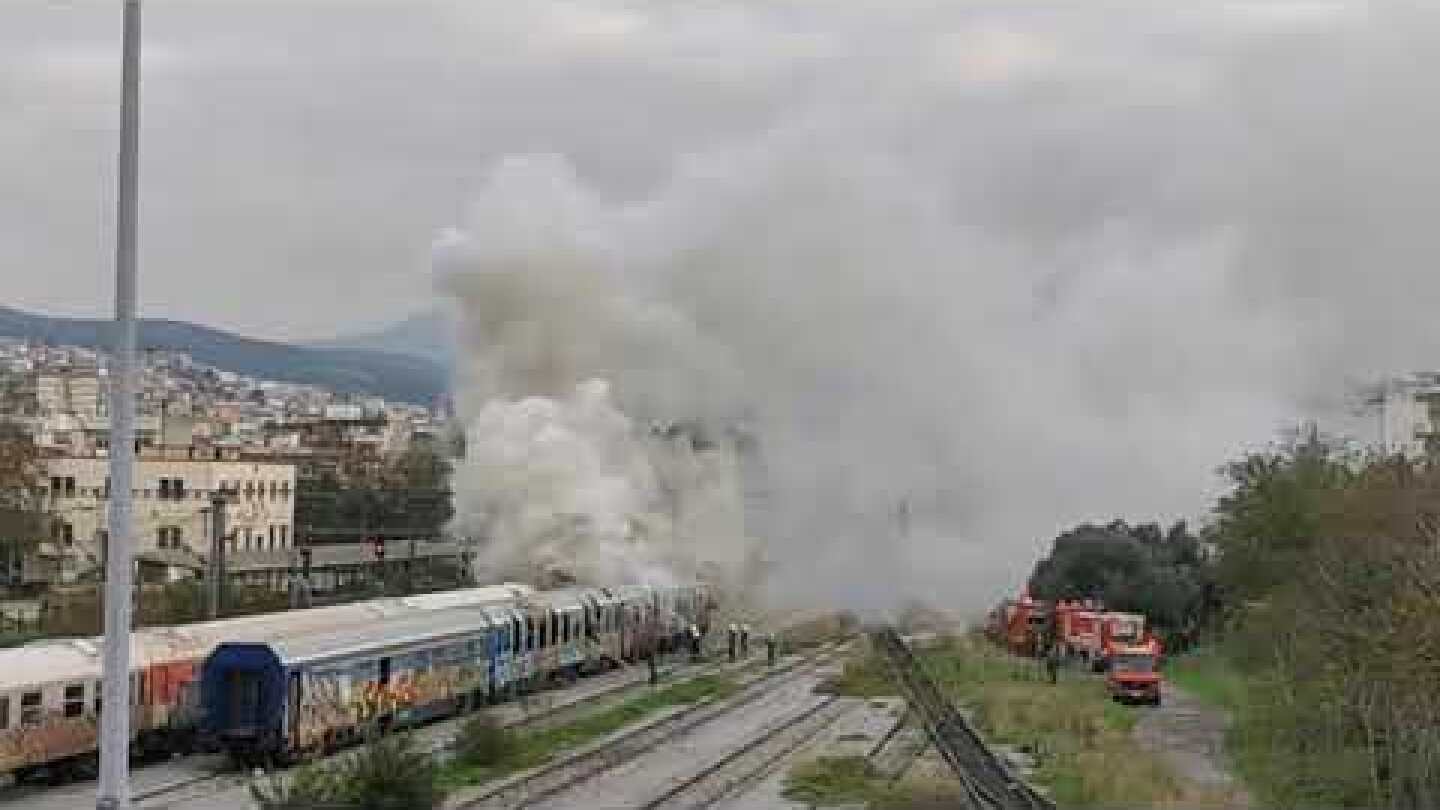 Φωτιά σε βαγόνι τρένου στη Θεσσαλονίκη - GRTimes