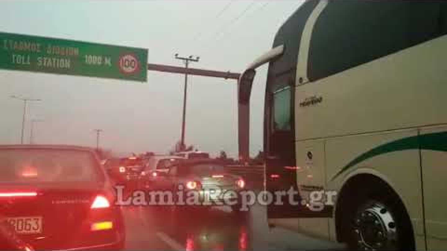 LamiaReport.gr: Ασθενοφόρο μπλοκαρισμένο στη ΛΕΑ στην Λαμίας-Αθηνών