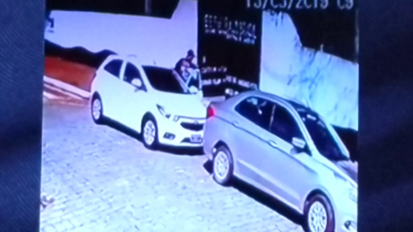 Suzano, exato momento em que os atiradores chegam na escola!