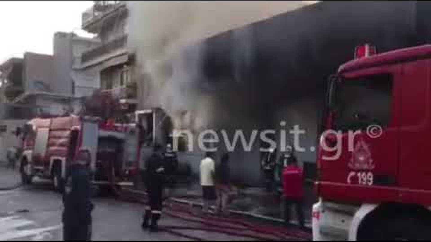 Μεγάλη φωτιά σε βιοτεχνία στο Περιστέρι
