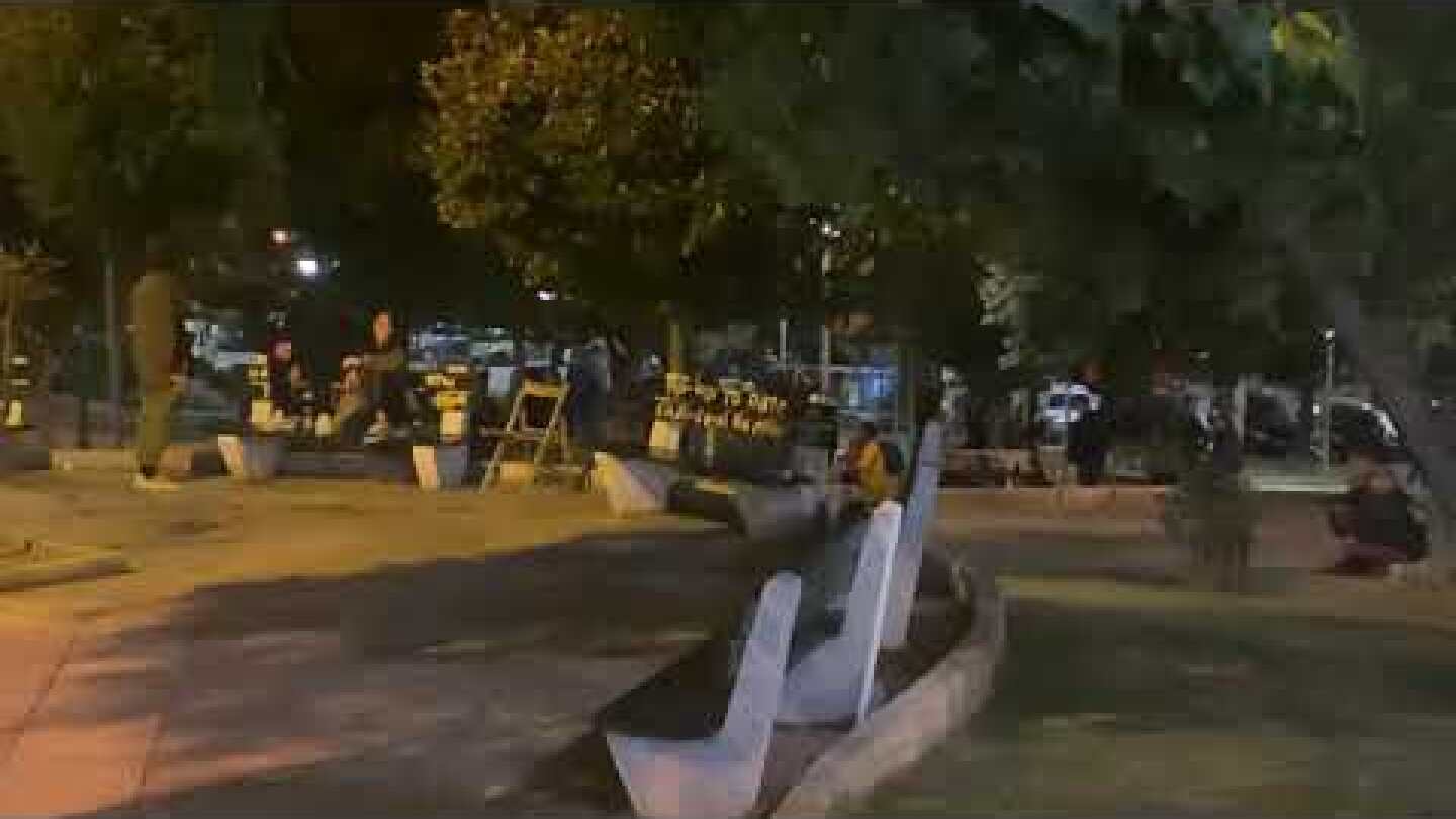 Thestival.gr Αστυνομία απομακρύνει κόσμο απλό πλατεία στη Θεσσαλονίκη