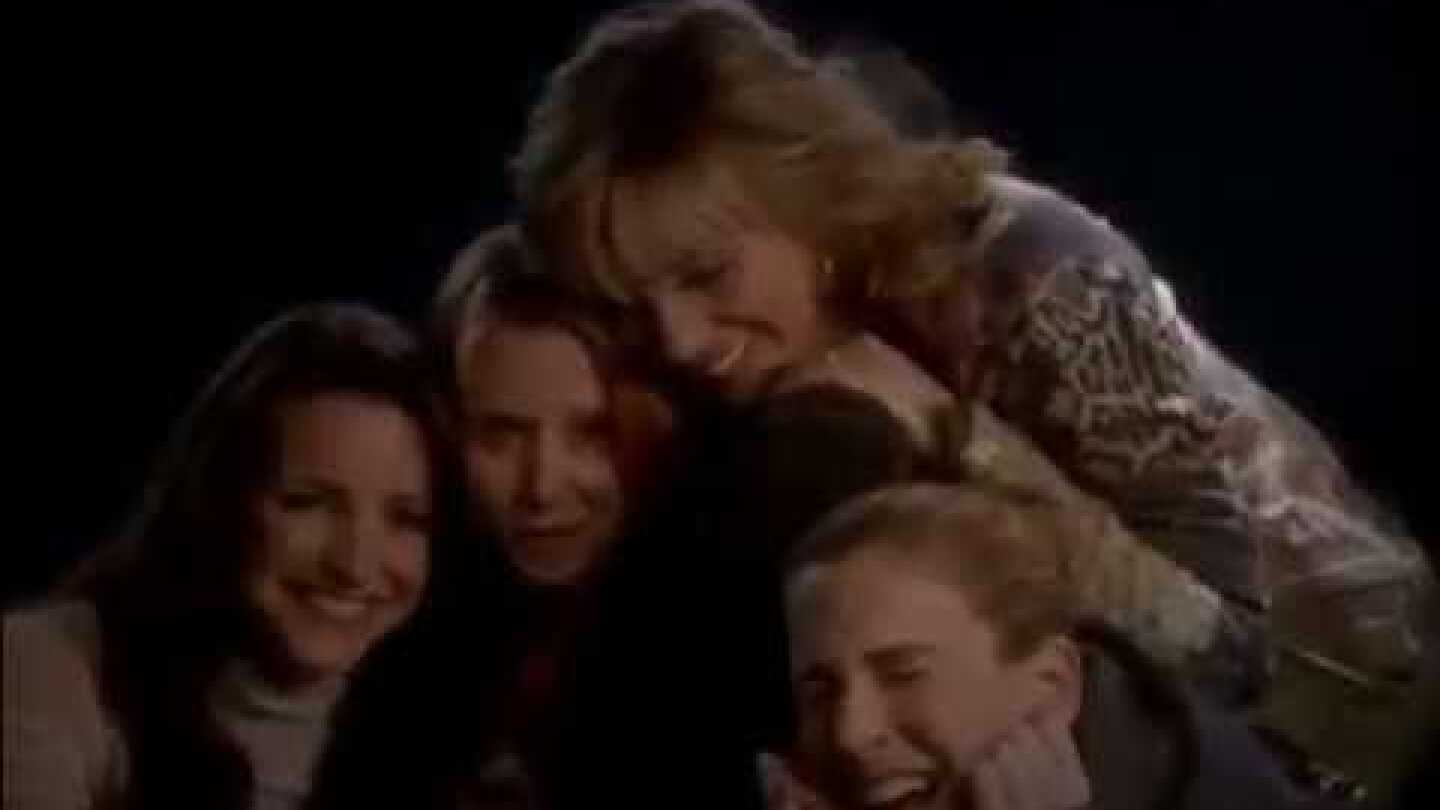 SATC | Season 5 | Episode 3 | The Group-Photograph Scene