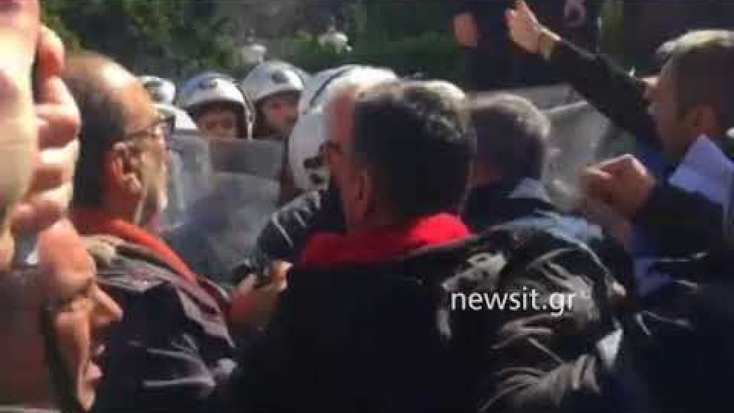 Ένταση και χημικά στην πορεία της ΠΟΕ - ΟΤΑ