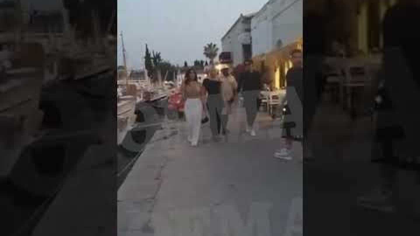 Απόβαση celebrities στις Σπέτσες: Καρντάσιαν και Χάντσον βρέθηκαν στο νησί (2)