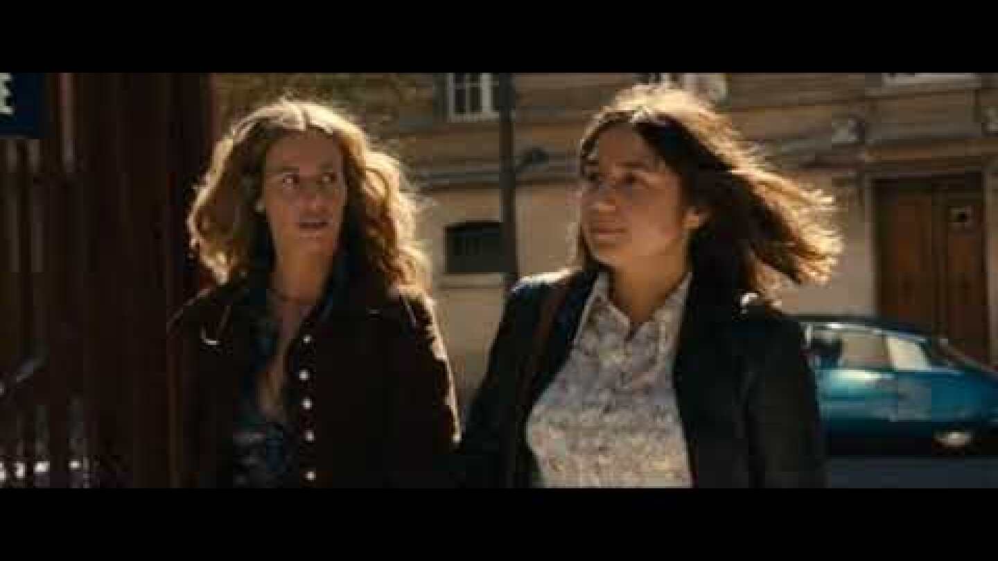 Summertime - Delphine & Carole lesbian scene