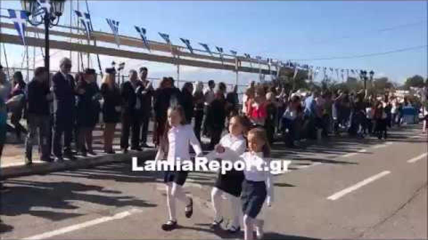LamiaReport gr: Τυφλή μαθήτρια παρελαύνει στις Ράχες
