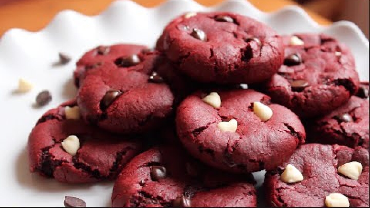 Red Velvet Cookies | SweetTreats
