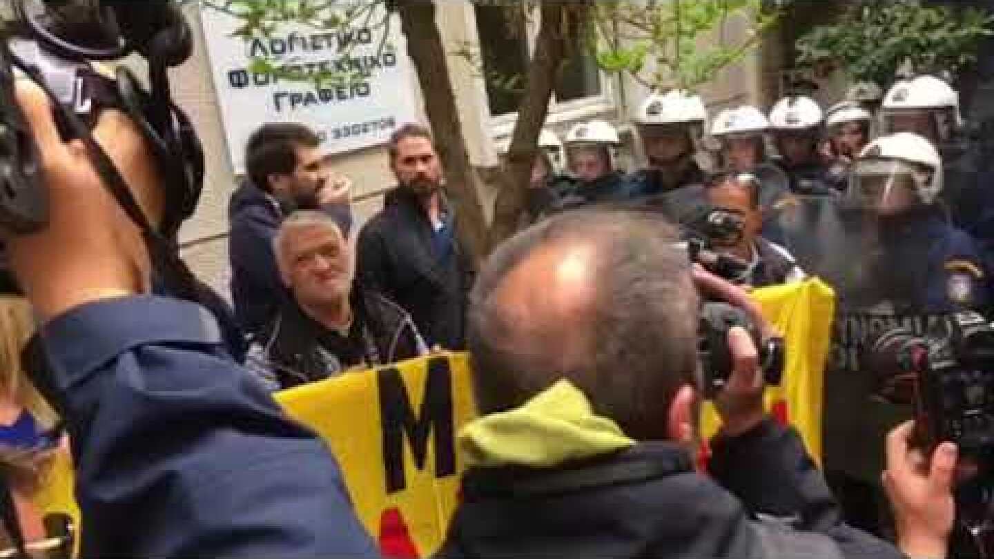 Συγκέντρωση κατά των πλειστηριασμών σε συμβολαιογραφείο στο Κολωνάκι