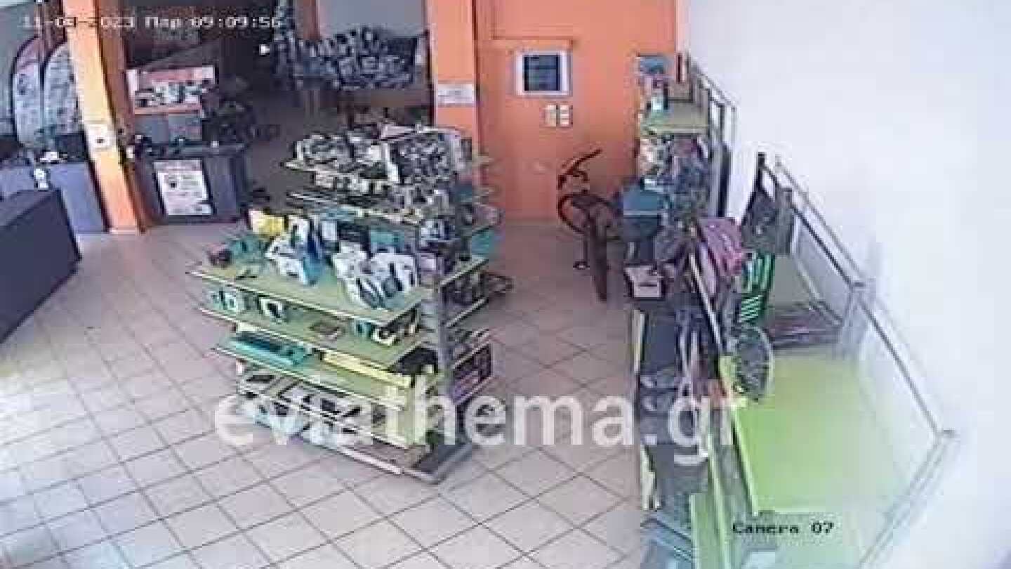 Eviathema.gr - Η στιγμή του σεισμού σε κατάστημα στα Ψαχνά Ευβοίας
