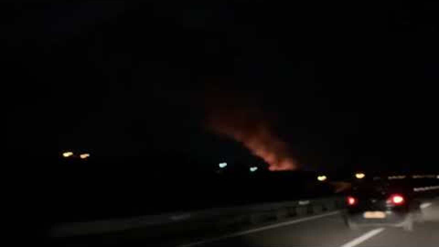 Μεγάλη φωτιά σε εργοστάσιο ανακύκλωσης στην Κόρινθο