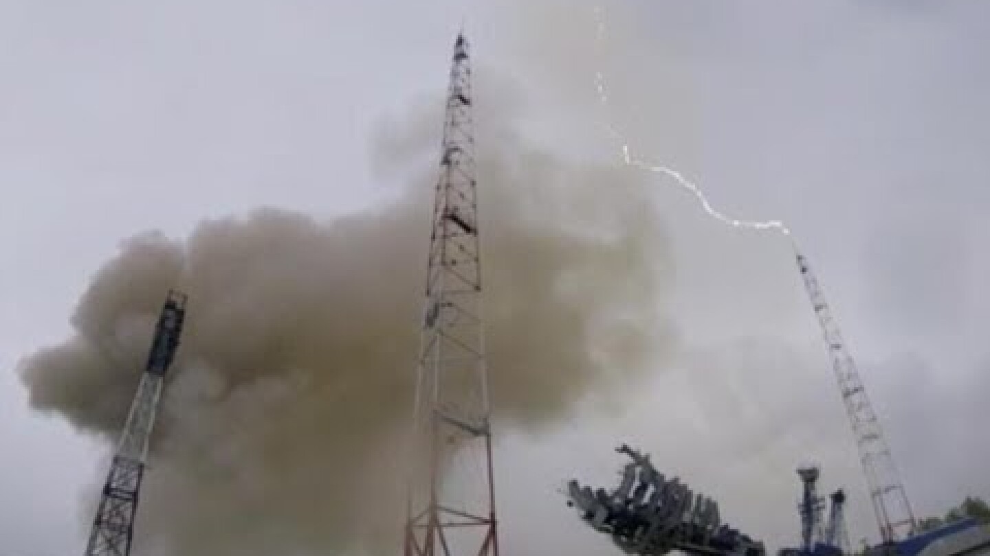 Lightning strikes Soyuz booster rocket during launch