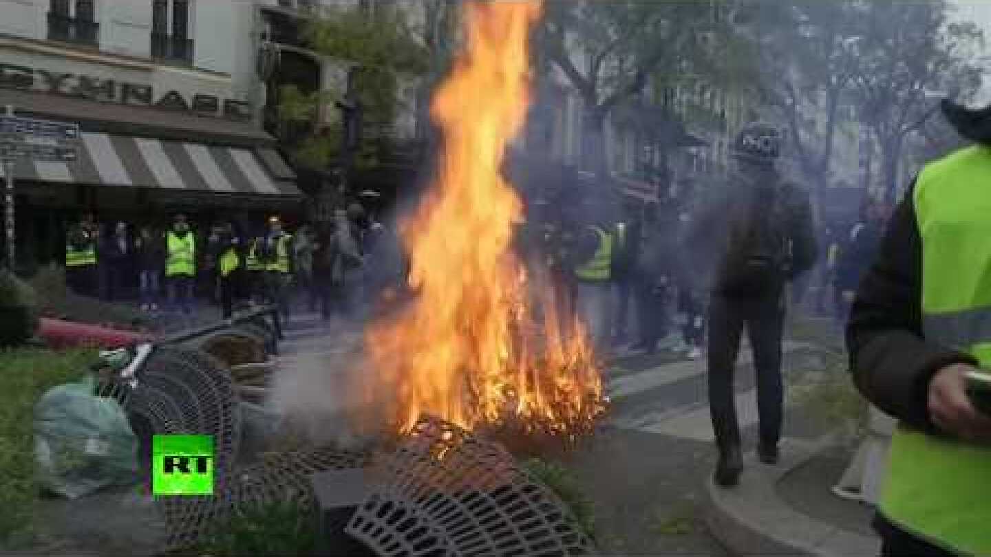 'Yellow Vests' protesters erect barricades moments before 'heavy artillery' arrival