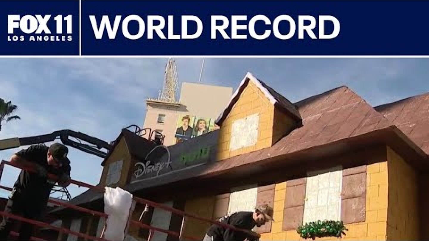 'Home Alone'-inspired gingerbread house