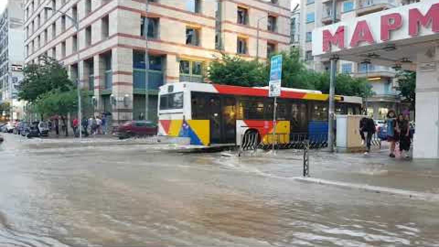 Thestival.gr Καταρρακτώδης βροχή στη Θεσσαλονίκη