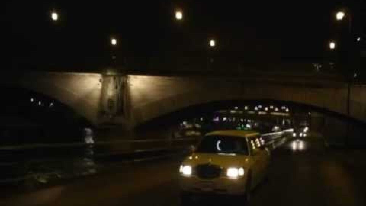 HOLY MOTORS - TRAILER [GREEK SUBS]