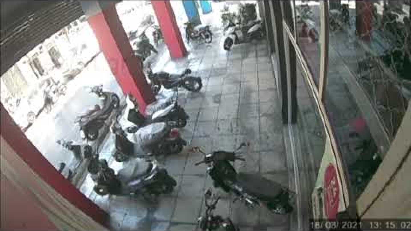 Βίντεο ντοκουμέντο από τη Λιοσίων: Κόσμος έτρεχε πανικόβλητος