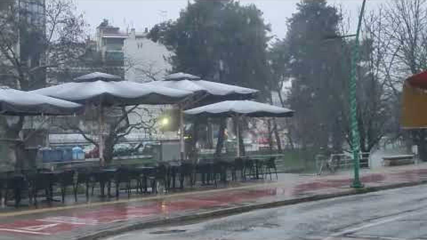 Χιονόπτωση στην πόλη των Τρικάλων 