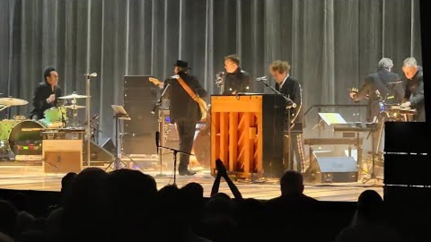 Bob Dylan honors Jerry Lee Lewis in Nottingham, England  performing "I Can't Seem To Say Goodbye"