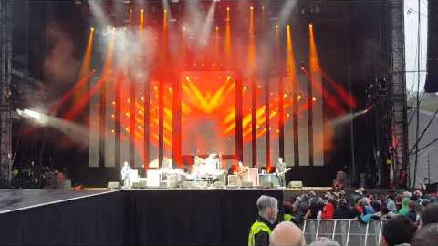 Foo Fighters - Under Pressure(Queen & David Bowie Cover) Live Slane Castle