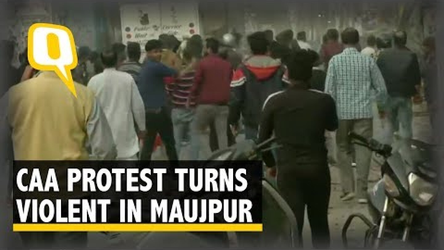 CAA Protest Turns Violent in Delhi's Maujpur; Metro Station Shut Down | The Quint