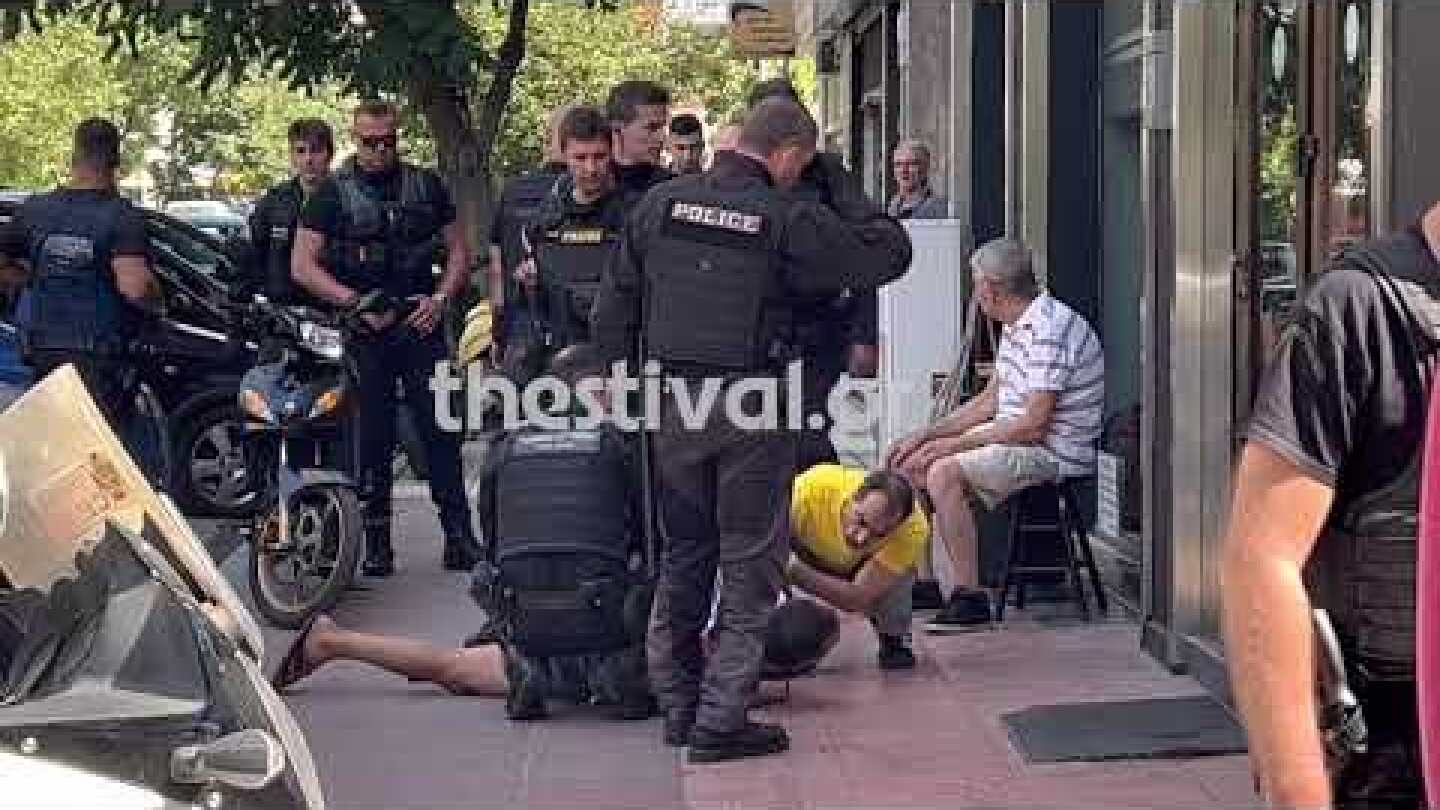 Thestival.gr Συνελήφθη άντρας σε αμόκ που έβγαλε πιστόλι