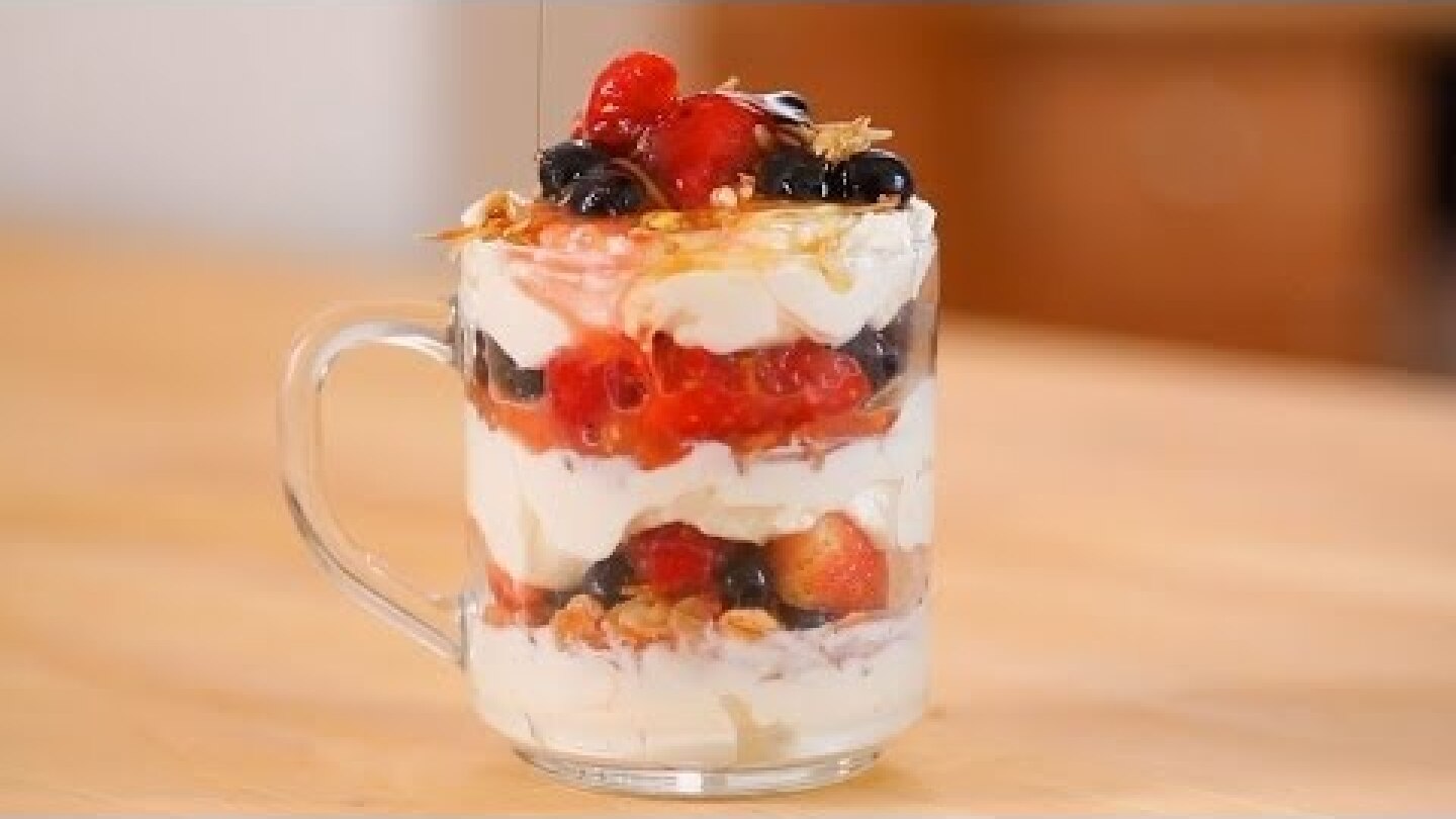 Make-Ahead Granola, Fruit, and Yogurt Parfait | Everyday Health