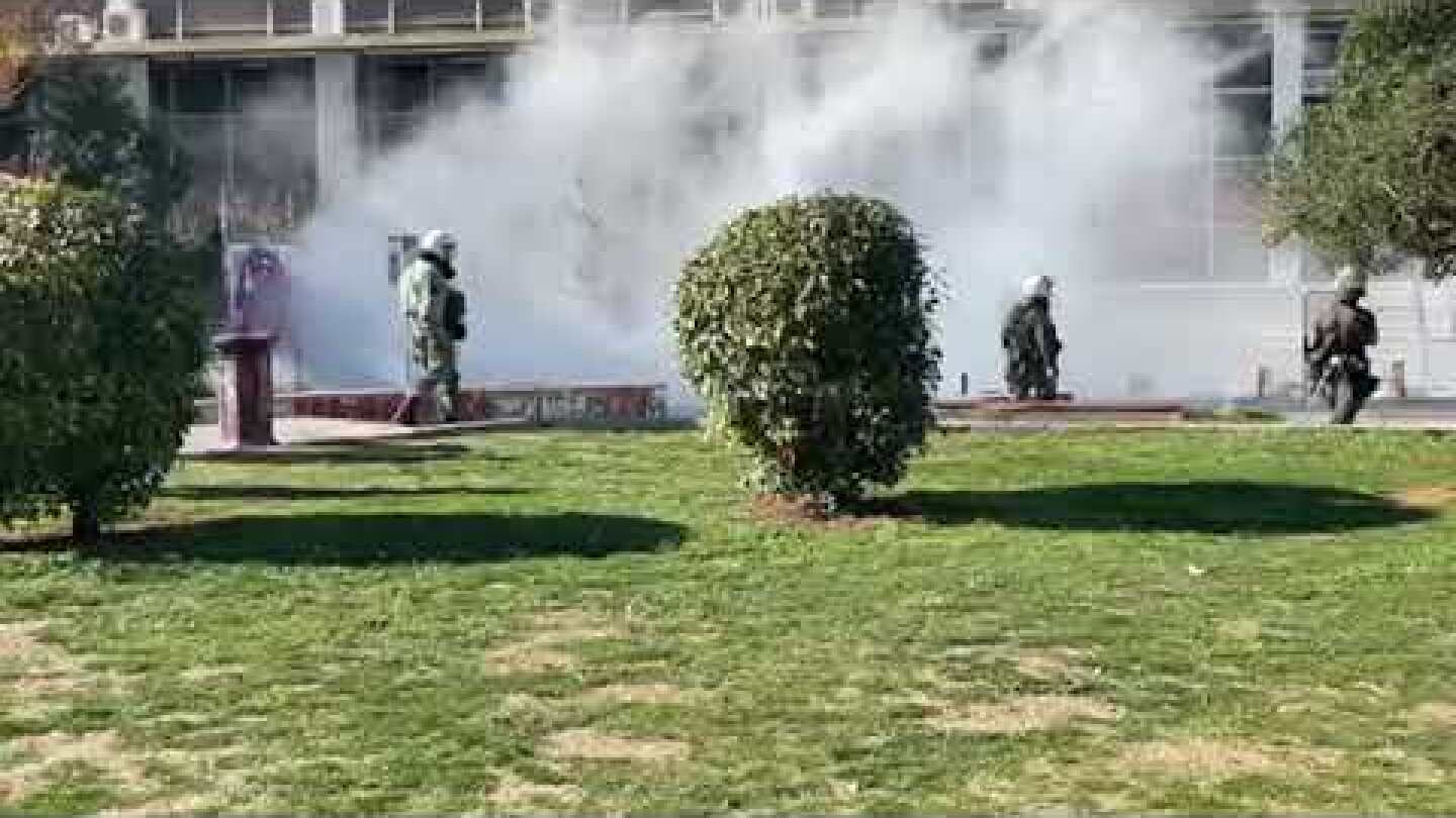 Επεισόδια μέσα στο ΑΠΘ μετά τη φοιτητική πορεία (2)