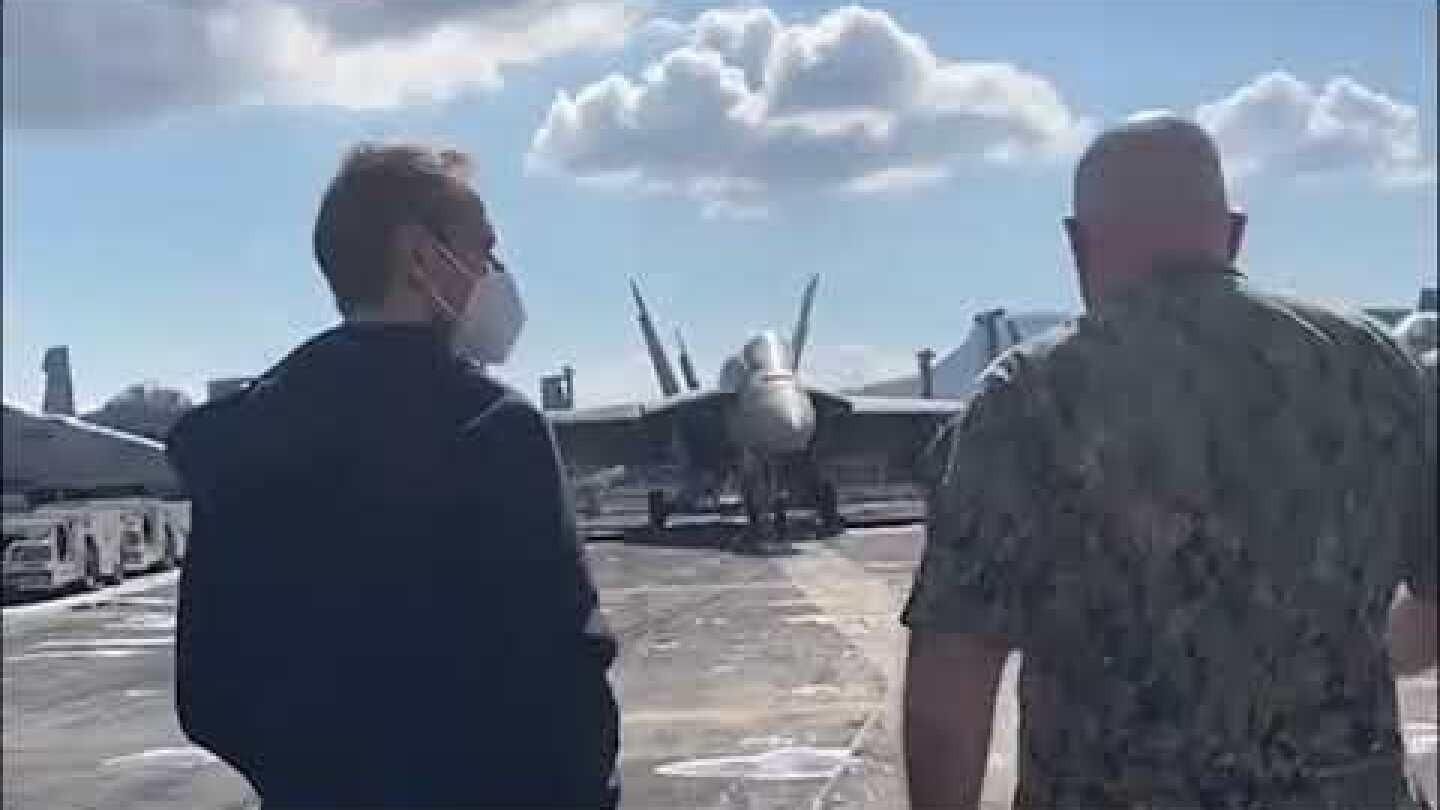 Ο Κυριάκος Μητσοτάκης στο αεροπλανοφόρο Eisenhower