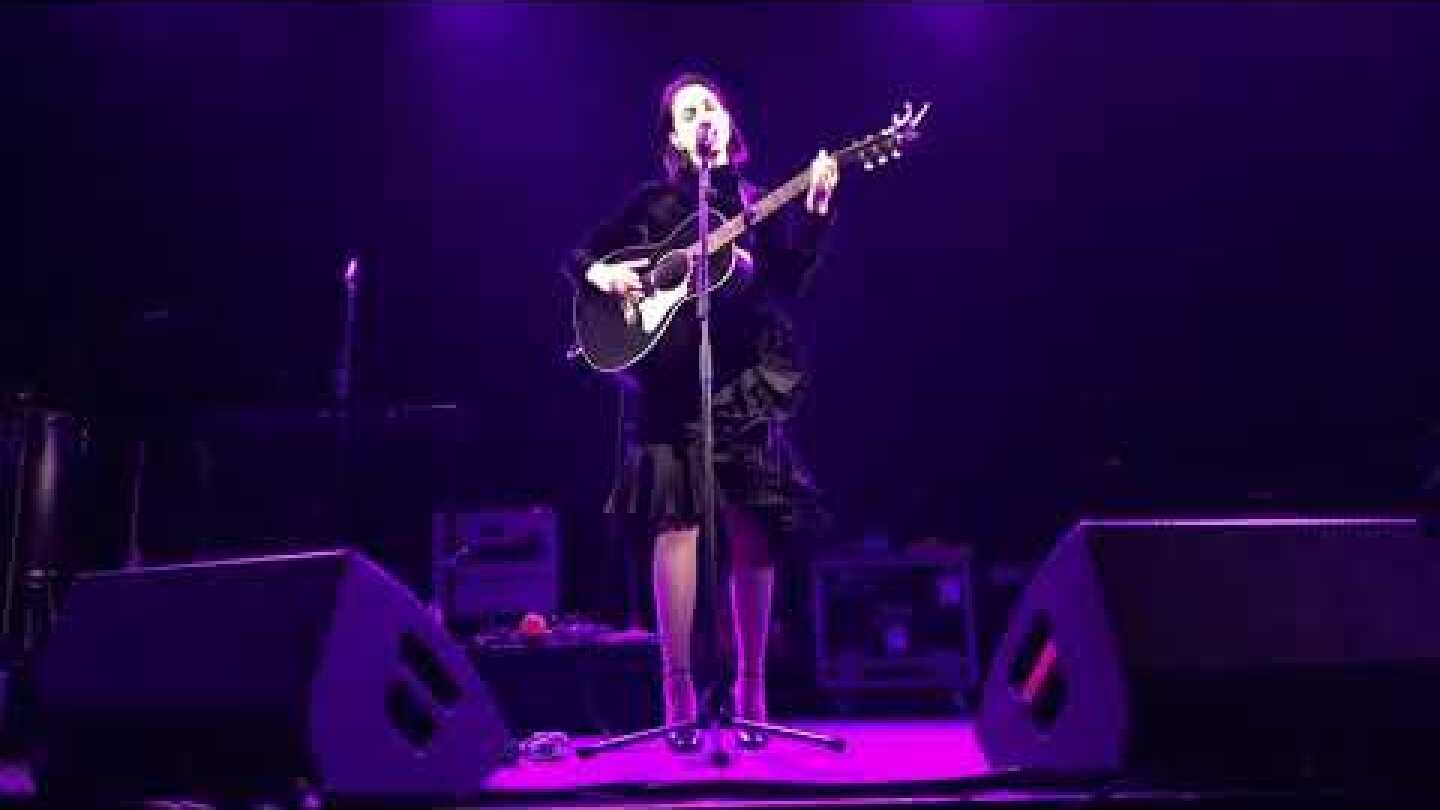 St. Vincent covering Red Hot Chili Peppers “Breaking The Girl”