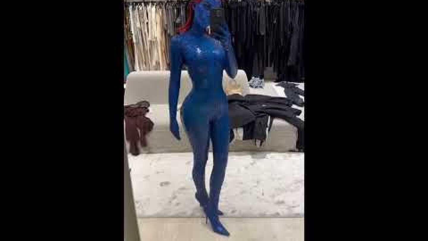 KIM KARDASHIAN AS MYSTIQUE FOR HALLOWEEN! SHE KILLED IT!
