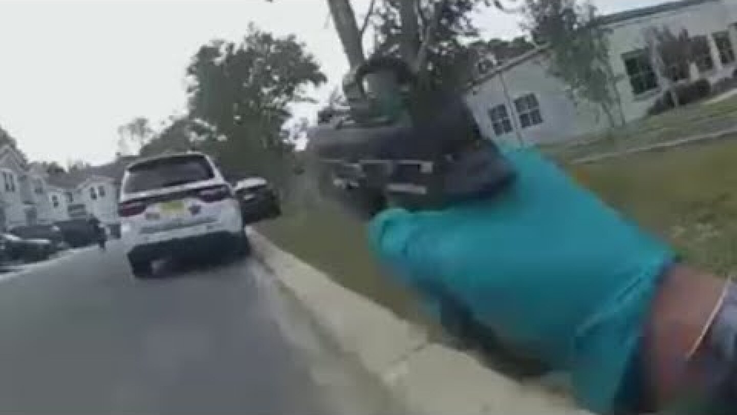 Video shows Okaloosa County deputy firing at patrol car after acorn scare