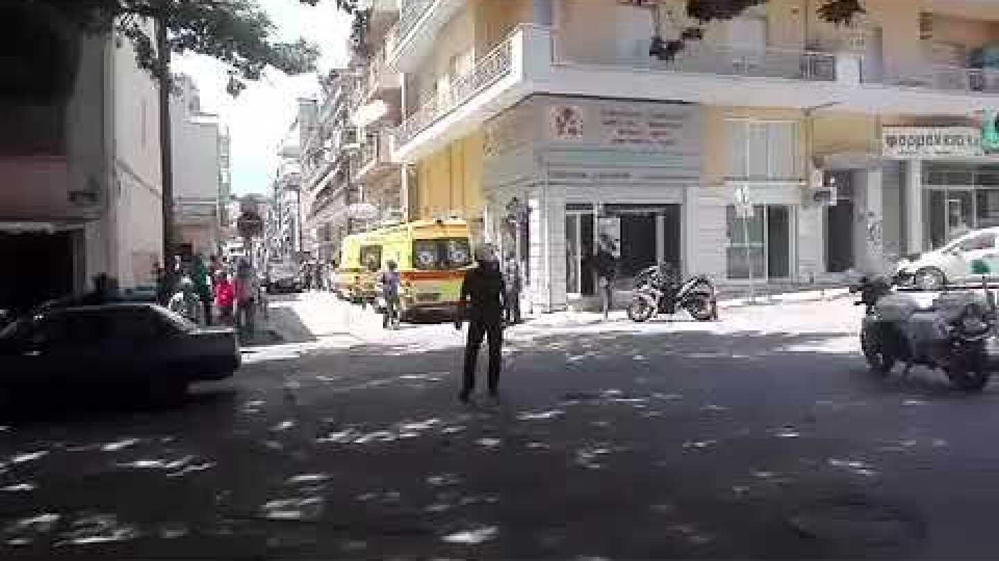 kozan.gr: Επίθεση με τσεκούρι στην ΔΟΥ Κοζάνης – Τραυμάτισε 3 άτομα