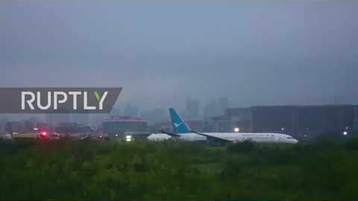 Philippines: Passenger jet skids off runway at Manila airport