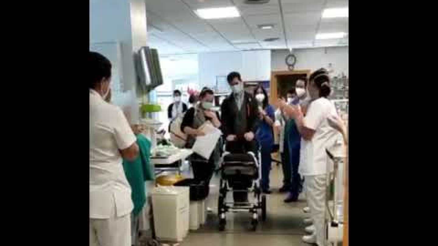 Coronavirus: Tras luchar 70 días, un bebé recibe el alta entre aplausos